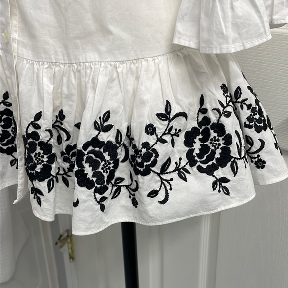 Kate Spade White Blouse Bell Sleeve Peplum Black Embroidery Size XS - Picture 3 of 10